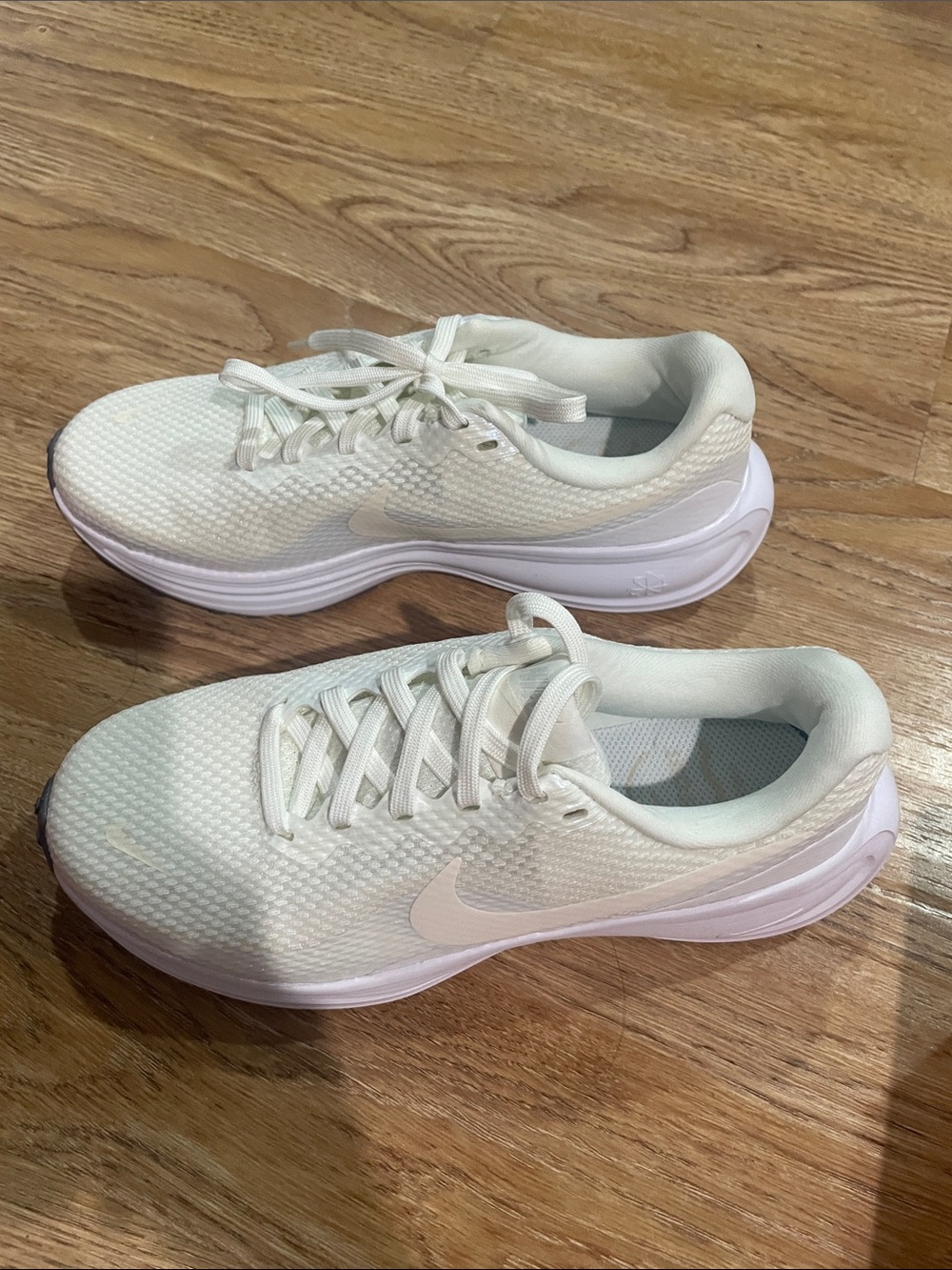 Nike Women's Cream/White Lightweight Running Shoes